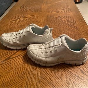 White skechers shoes